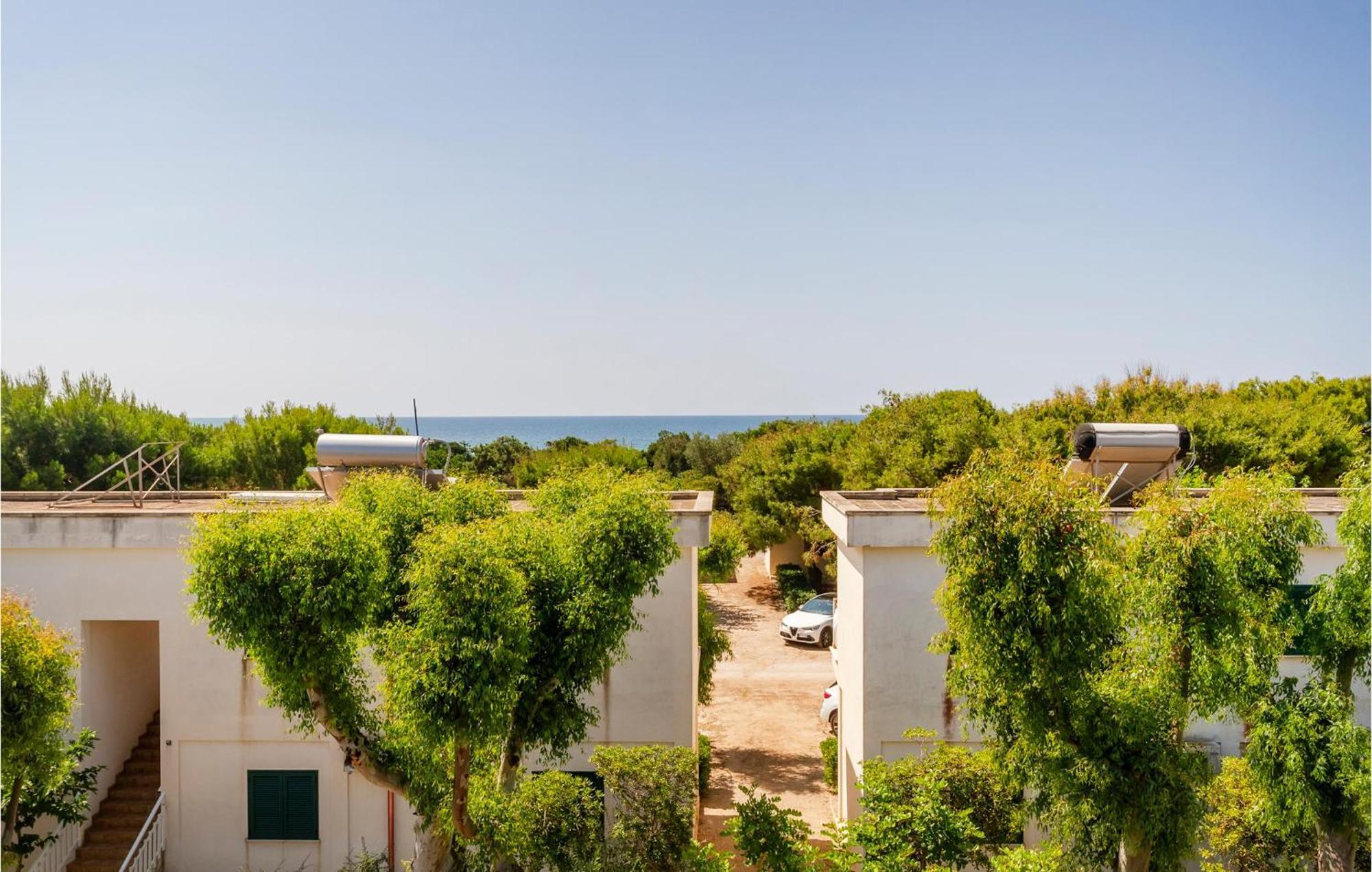 Awesome Home In Manduria With Kitchen Exterior foto